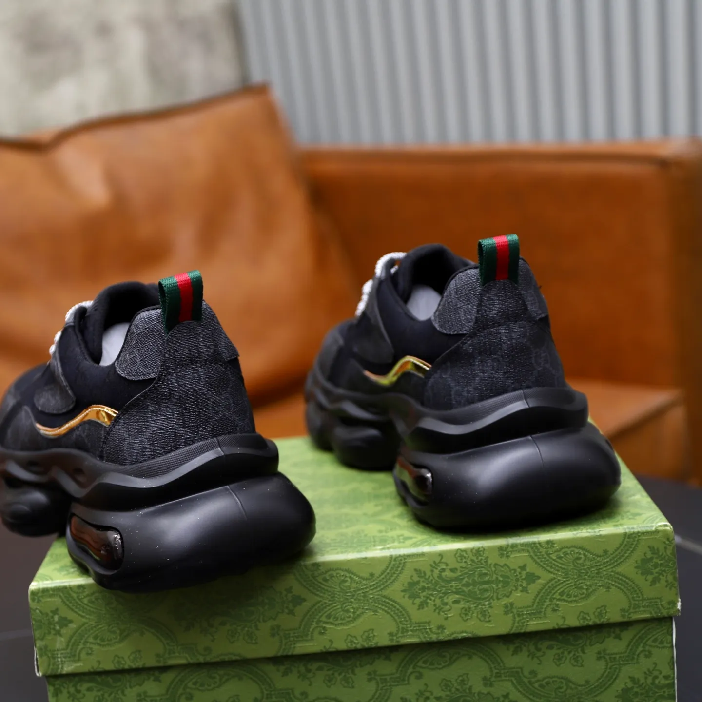 Ex-factory price: 462💰🙅‍♂️🙅‍♂️🙅‍♂️ Brand: Gucci GUCCi Standard code: 38-44 (45 customized) Grade: Same as the official website Material: Original cowhide material spliced with brand cloth Comfortable and breathable lining Lightweight and wear-resistant sports outsole Style category: Men's fashion casual shoes Running sports shoes Distinguished luxury brand elements Top luxury color: actual picture color